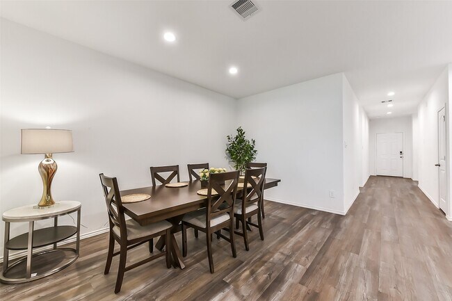 Building Photo - 3041 Emerald Ocean Dr