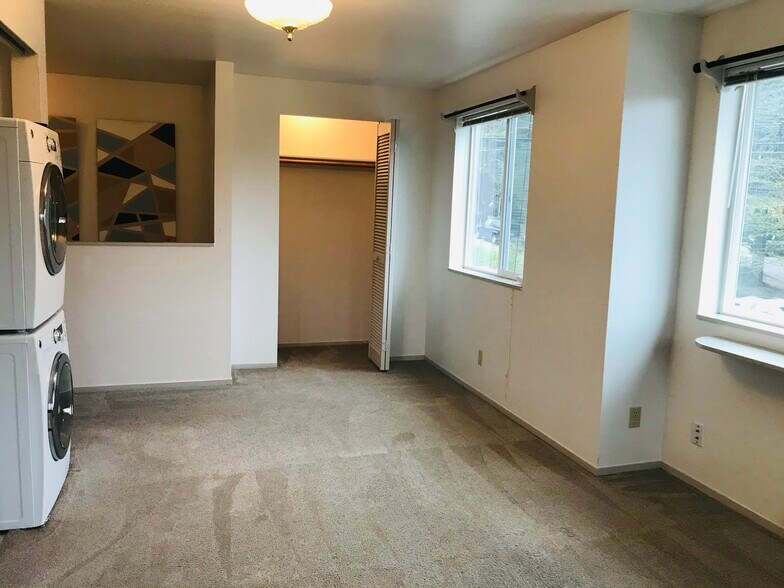 Building Photo - 1015 E Jefferson St