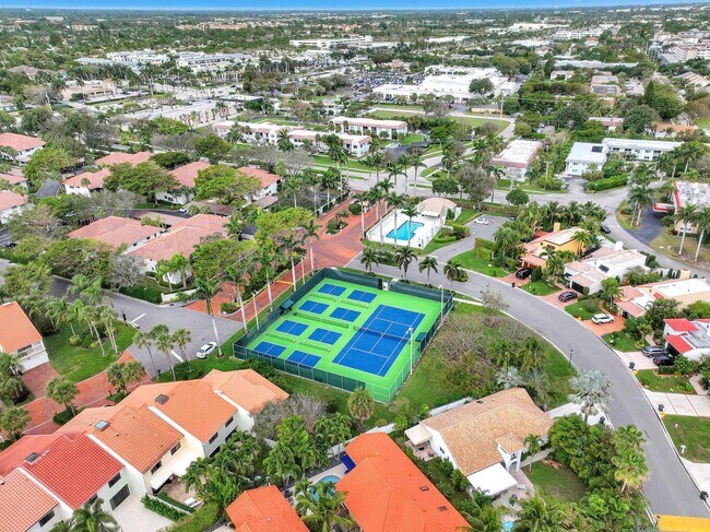 Building Photo - 95 Pelican Pointe Dr