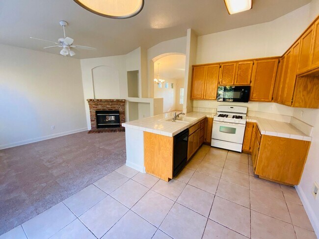 Building Photo - Cute Elk Grove Home