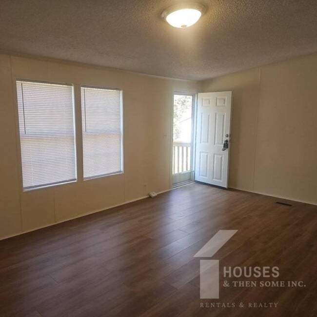 Building Photo - 309 Ashwood Ln