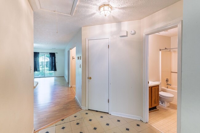 Building Photo - Updated 2BR Townhome Near Clayton State with Fenced Yard