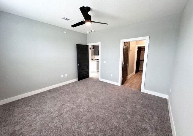 Building Photo - 5005 E Parmer Ln