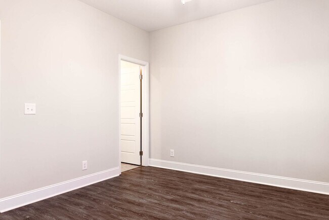 Building Photo - 208 Drayton Dr