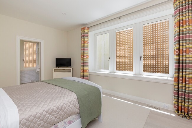 Building Photo - 59 First Neck Lane