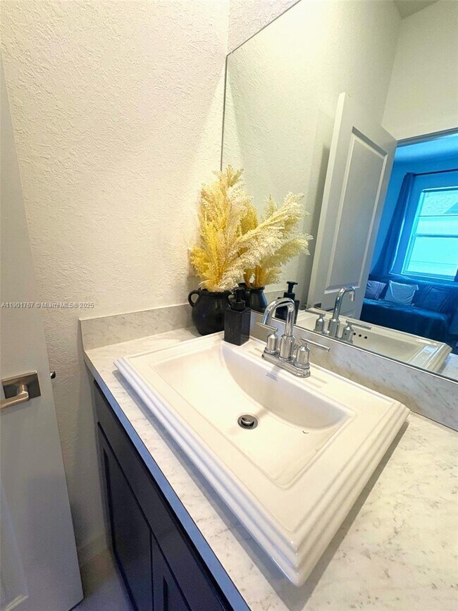 Building Photo - 476 NE 5th St