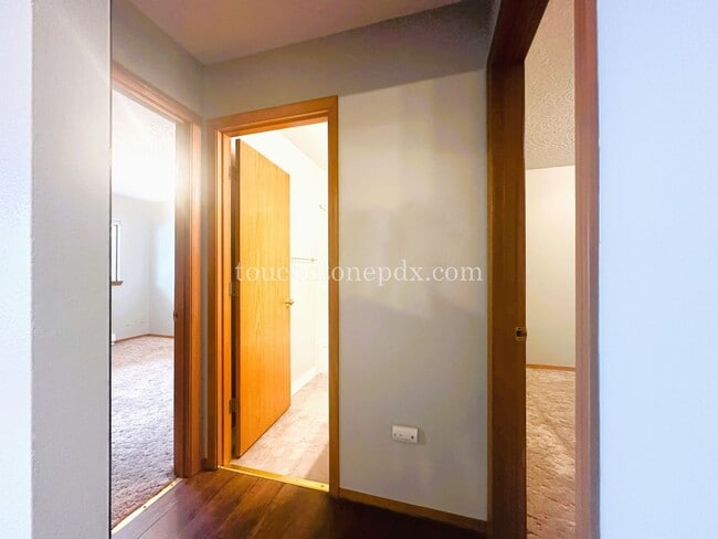 Building Photo - Classic 2-bedroom in King Arthur Court Apa...