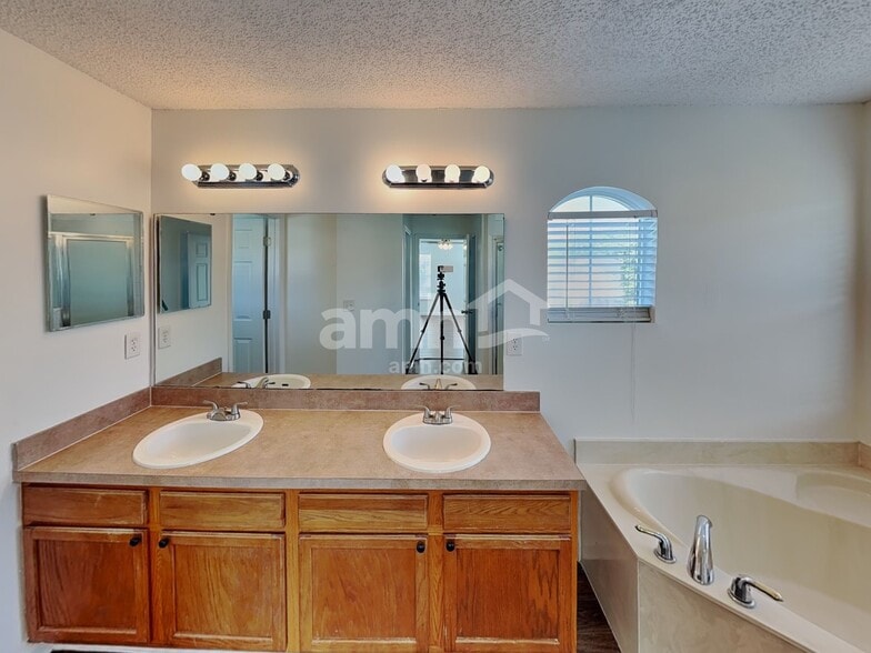 Building Photo - 10959 Darlington Oak Ct