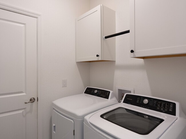 Building Photo - 3 Bedrooms | 2 Bathrooms | 2-Car Garage | Biscayne Landing – Gated Community