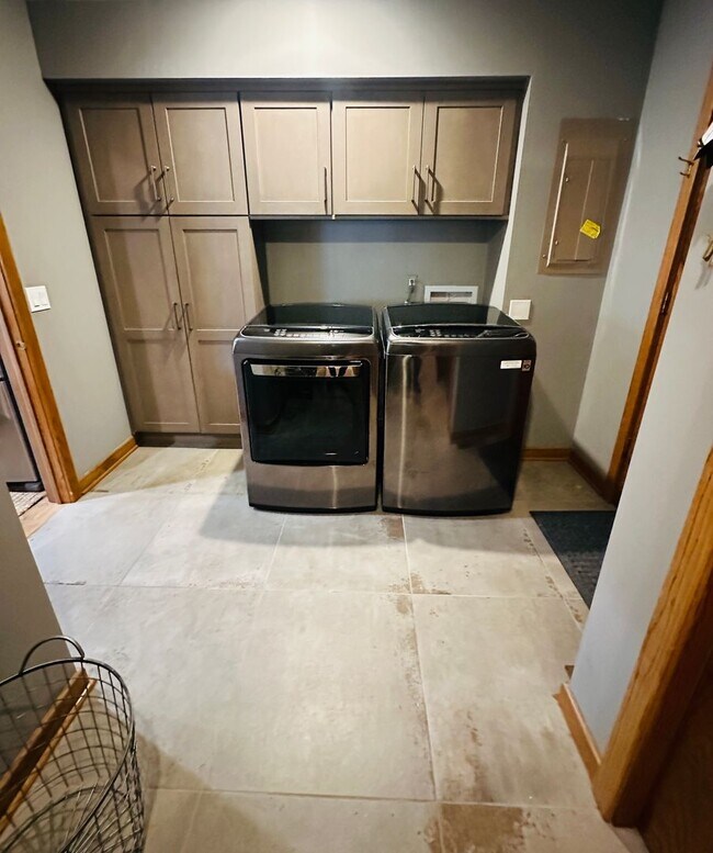 Building Photo - Sophisticated Condo Retreat on Old Mission Peninsula