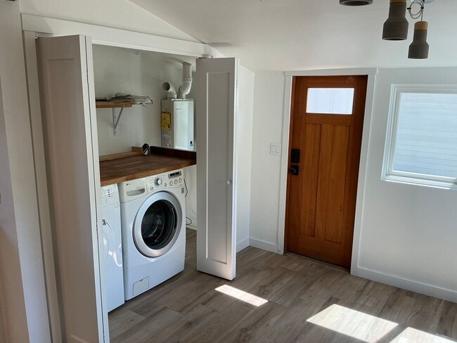 Building Photo - Beautiful 4 Bedroom 2 Bath Home in Old Tow...