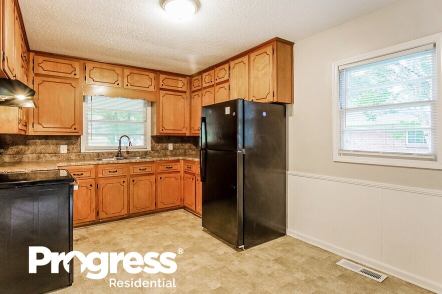 Building Photo - 812 Nelson Dr