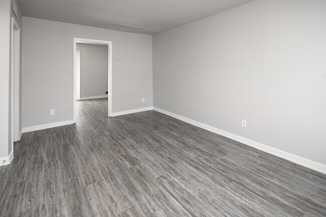 Building Photo - Spacious, affordable two bedroom townhouse in a great location in Charlotte!