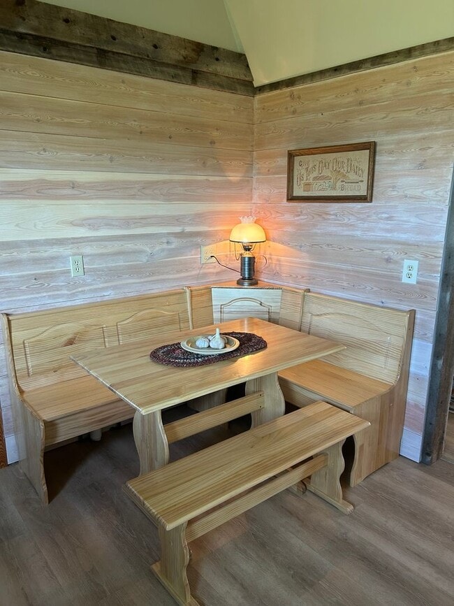 Building Photo - Farmhouse on 20 acres- Fully Furnished Ava...