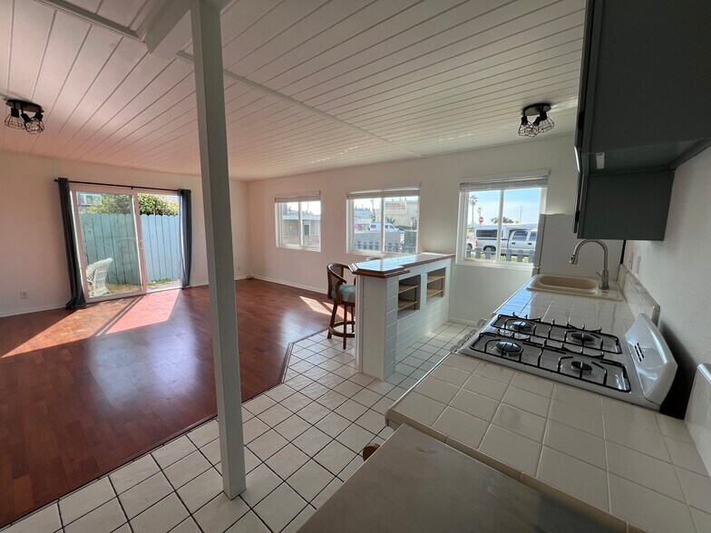 Building Photo - 232 Santa Monica Dr