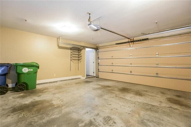 Building Photo - 1381 Parkview Ln