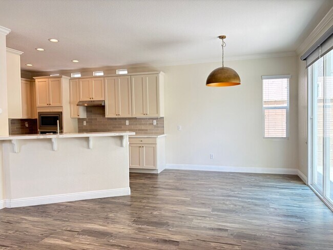 Building Photo - Beautiful Updated 3 bedroom home