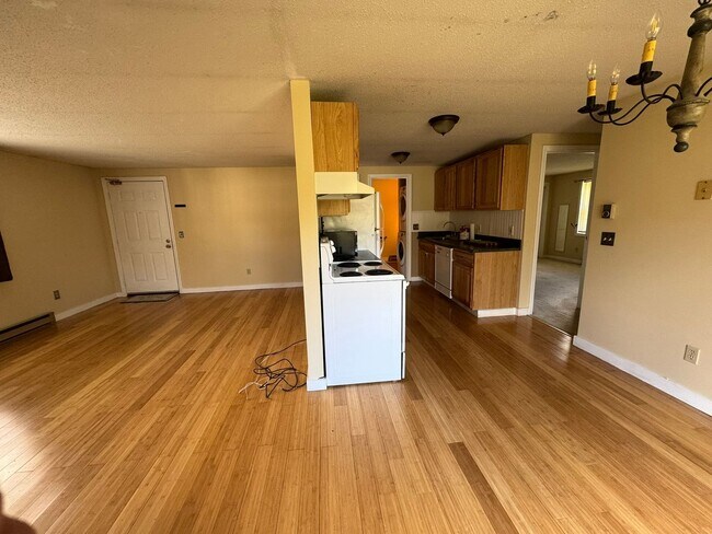 Building Photo - 2 bedroom, 1 bathroom