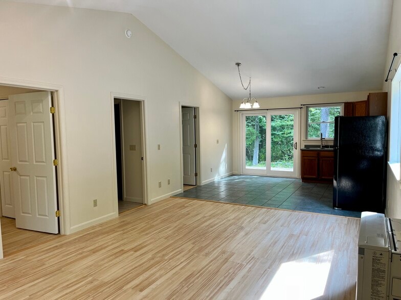 Building Photo - 648 Sturtevant Hill Rd