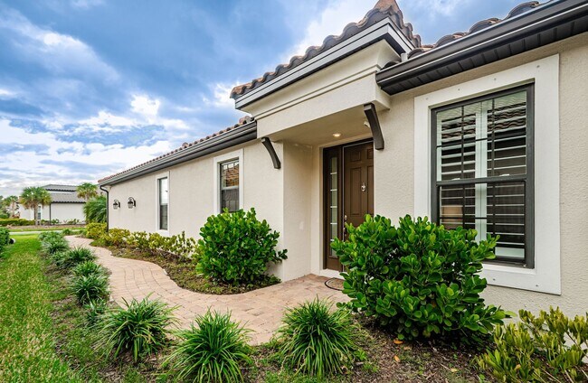 Building Photo - Beautiful Pool home in Starkey Ranch avail...
