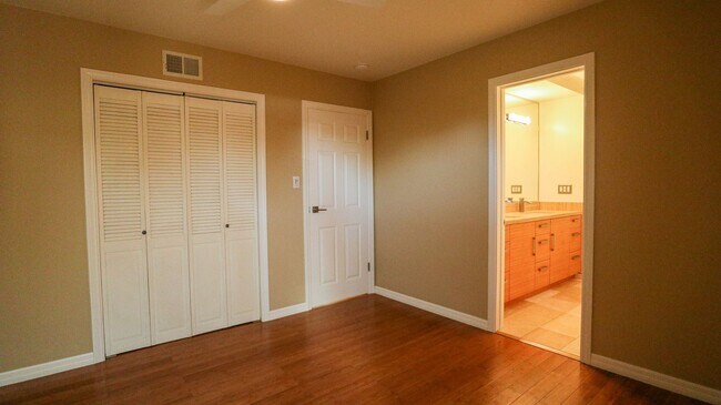 Building Photo - Beautifully Remodeled 3 Bed, 2 Bath Home i...
