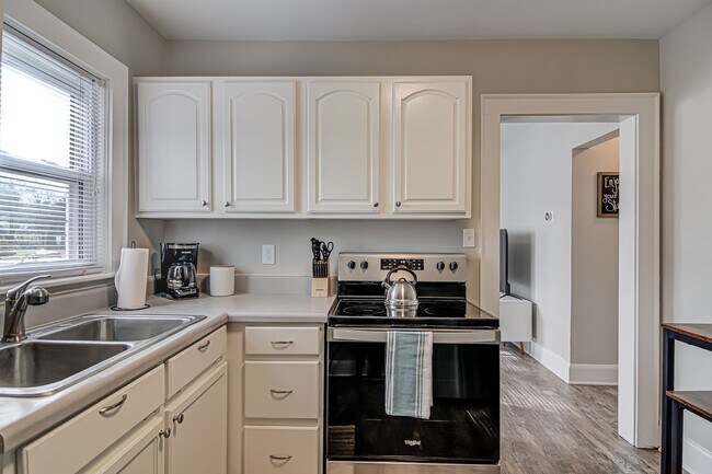 Building Photo - Adorable Duplex Off N Josephine Boyd - Ful...