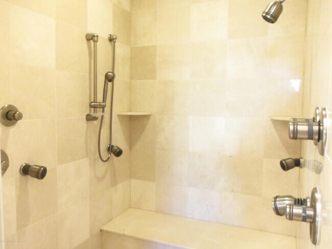 Building Photo - 1031 Oval Rd