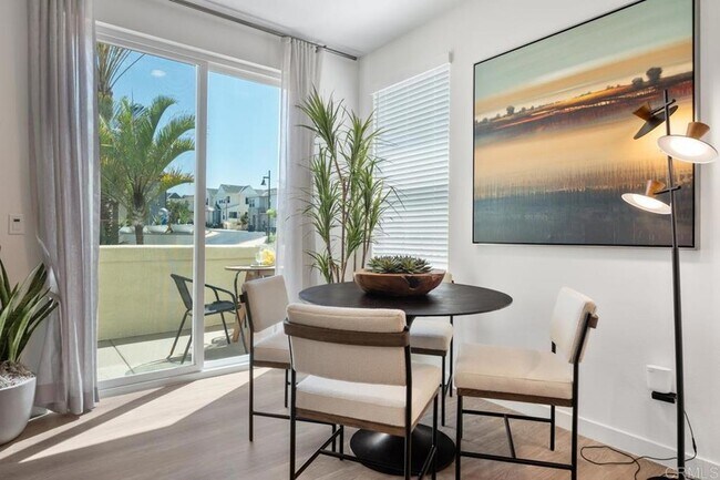 Building Photo - 5020 Avenida Lugano