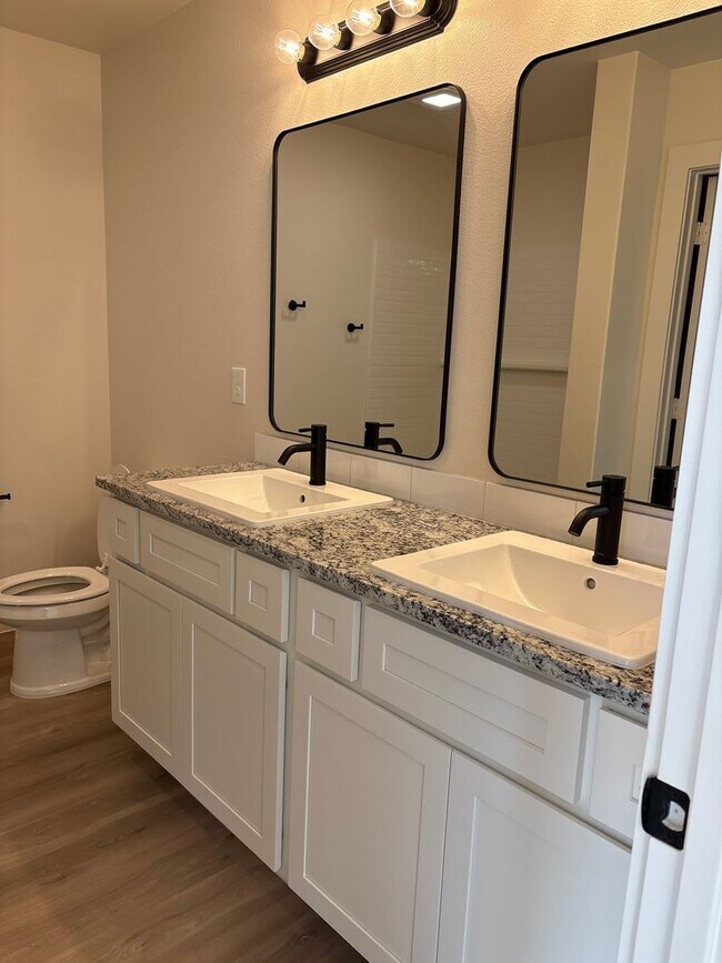 Building Photo - Space, Space and more Space! This ones for you!