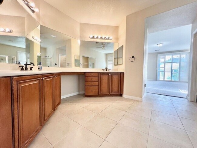 Building Photo - 18 Blue Valley Dr