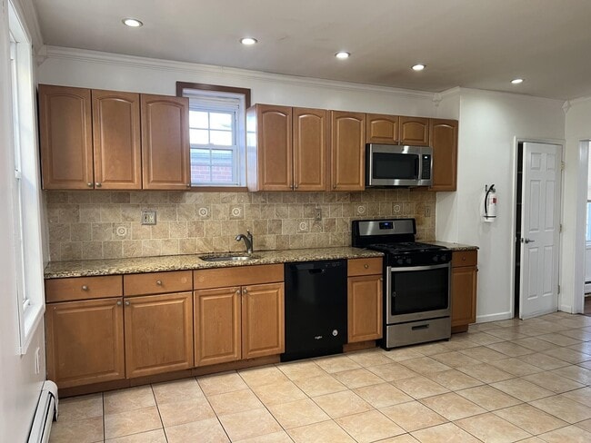 Building Photo - 1408 5th St