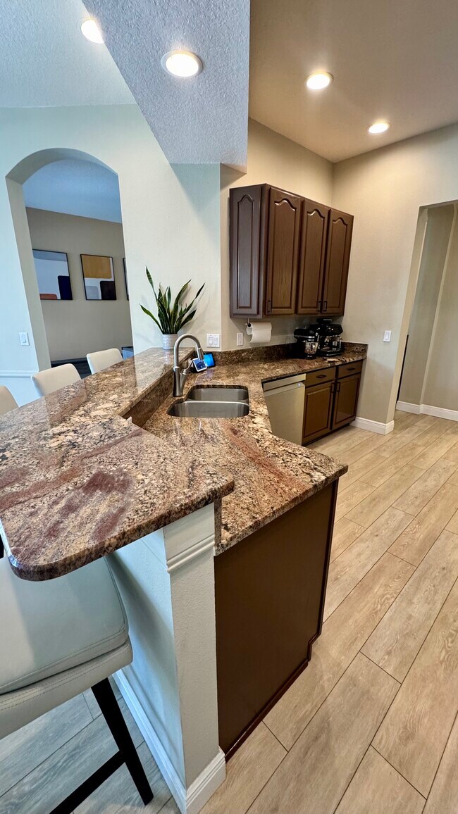 Building Photo - 480 Bridle Path Way