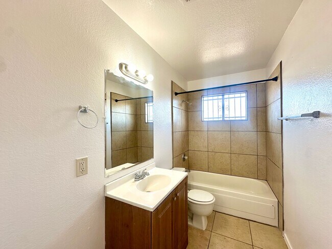 Building Photo - Alamo1185