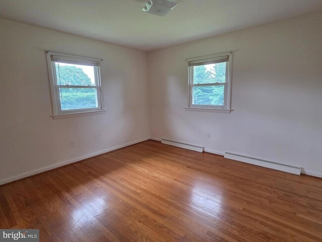 Building Photo - 25020 Oak Dr