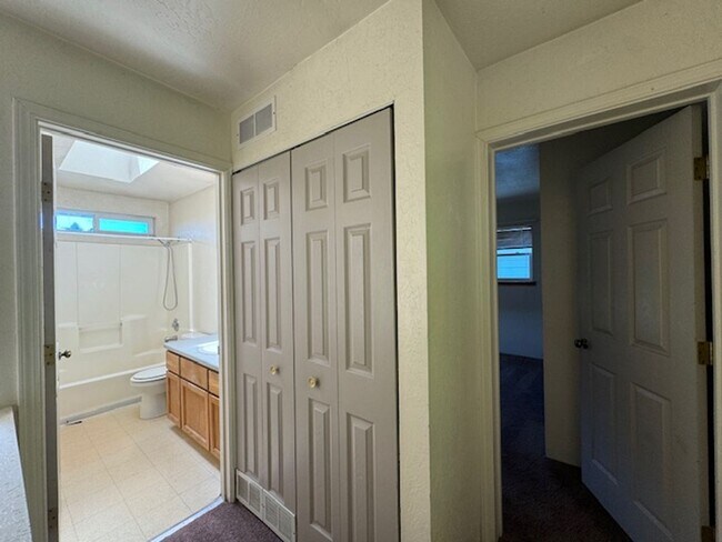 Building Photo - 1771 Golf Course Rd