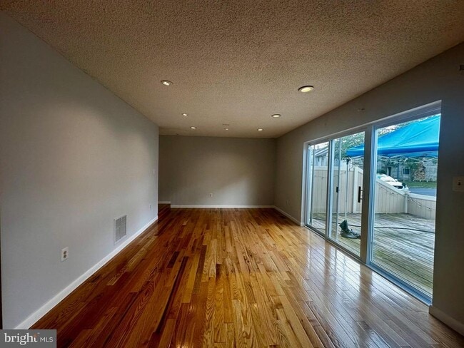 Building Photo - 99 Thoreau Dr