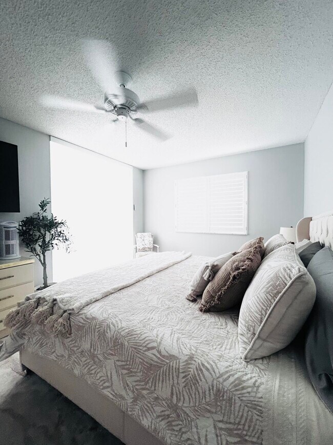 Building Photo - 353 S US Hwy 1