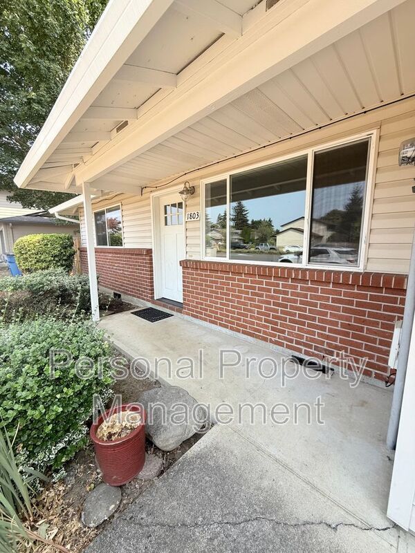 Building Photo - 1803 SE Blairmont Dr