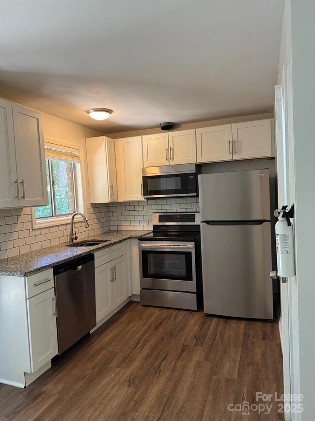Building Photo - 617 Camrose Dr