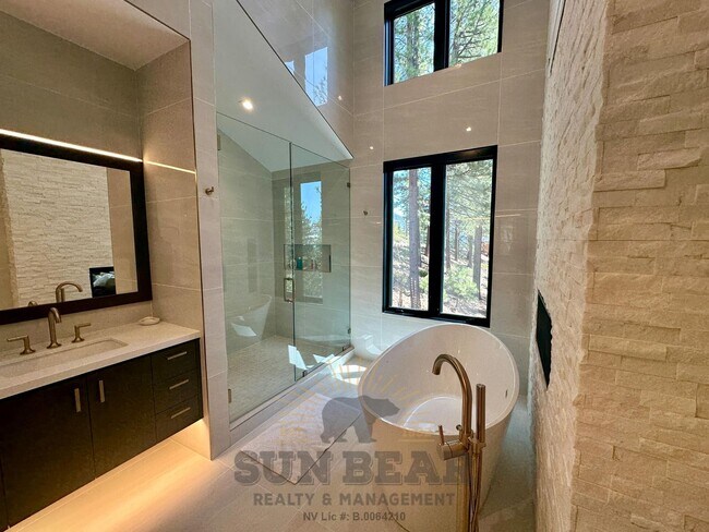 Building Photo - Luxury Mountain Retreat