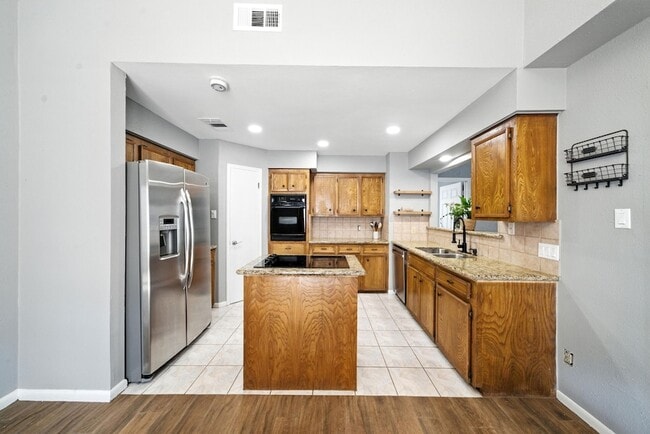 Building Photo - 13310 Ravensway Dr