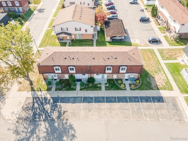 Building Photo - 15566 Dupage Blvd