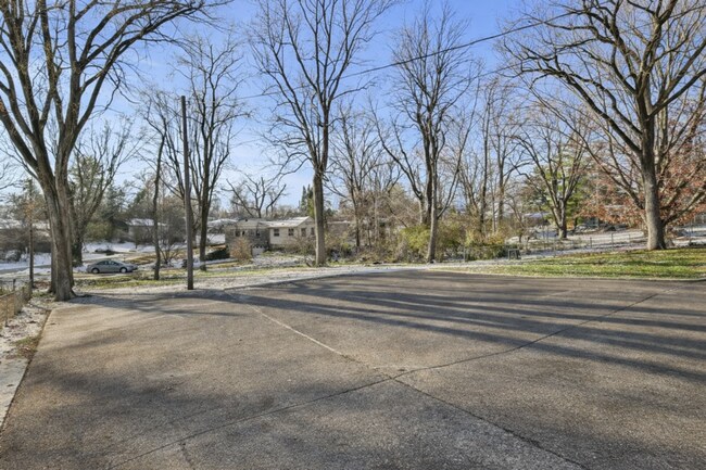 Building Photo - SUMMER SPECIAL! Beautiful 3 bedroom house on Bloomington's Eastside - Available Now!