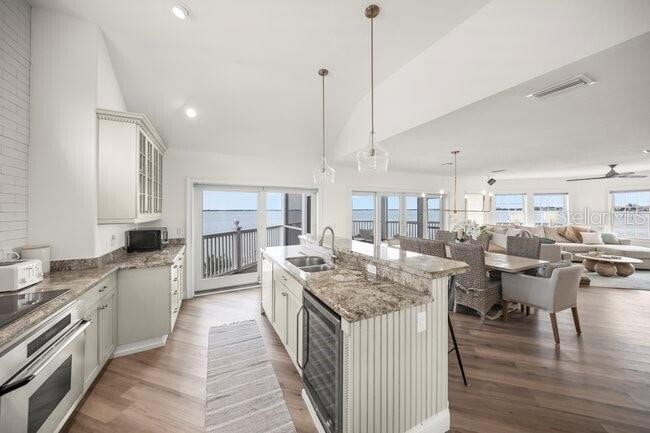 Building Photo - 527 56th St