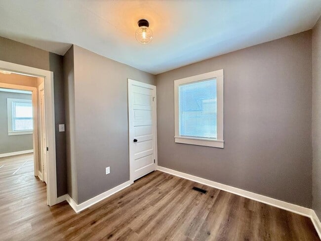 Building Photo - 716 Forest St