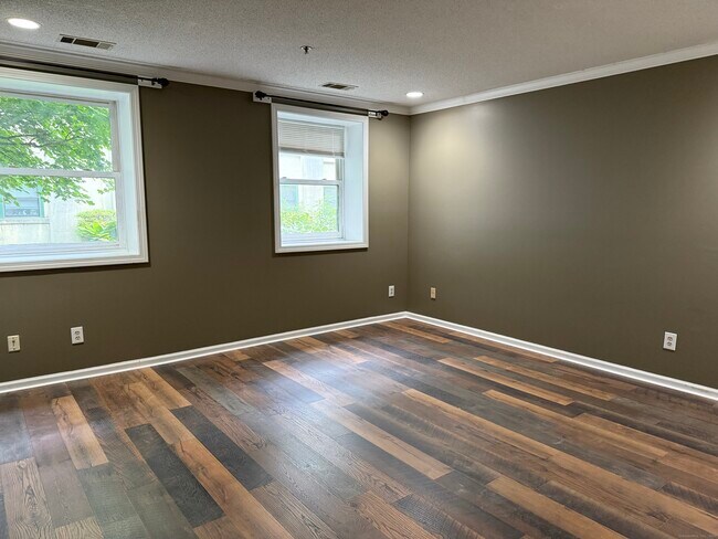 Building Photo - 127 Judd Square