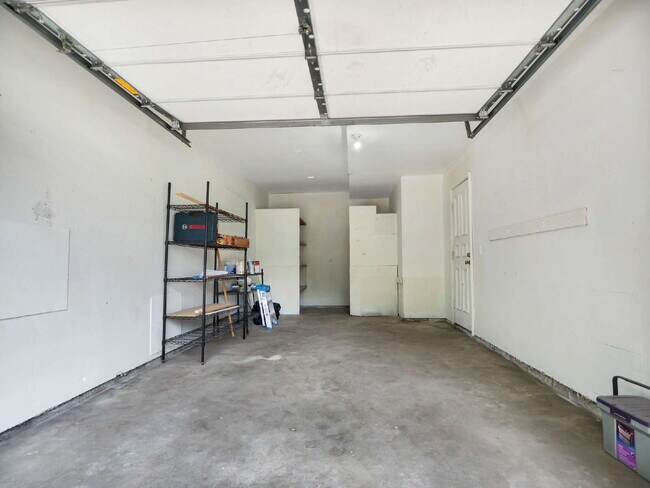 Building Photo - 3 Bed 2 Bath Corner Unit Townhome in Apple Valley