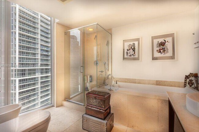 Building Photo - 495 Brickell Ave