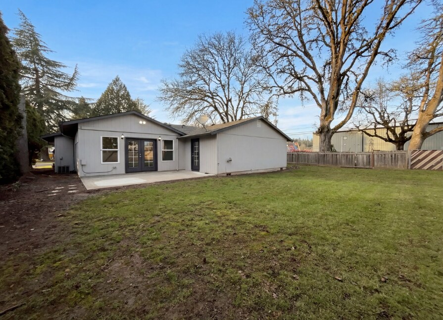 Building Photo - 2730 SE 45th Ct