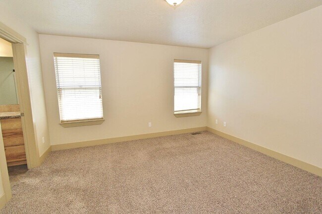 Building Photo - 1161 Kaetzel Way